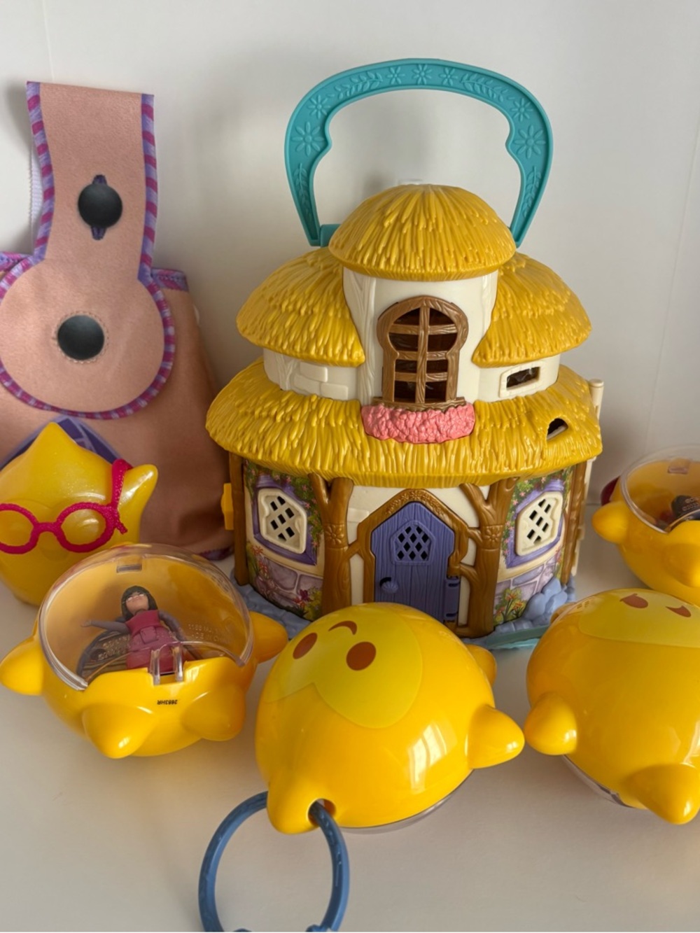 Disney’s Wish Play Set Lot: Asha of Rosas Cottage Home, Star Doll Compacts